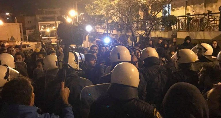 Θεσσαλονίκη: Ακυρώθηκε η εκδήλωση που θα συμμετείχε ο Γαβρόγλου μετά το ξύλο και τα χημικά (βίντεο)